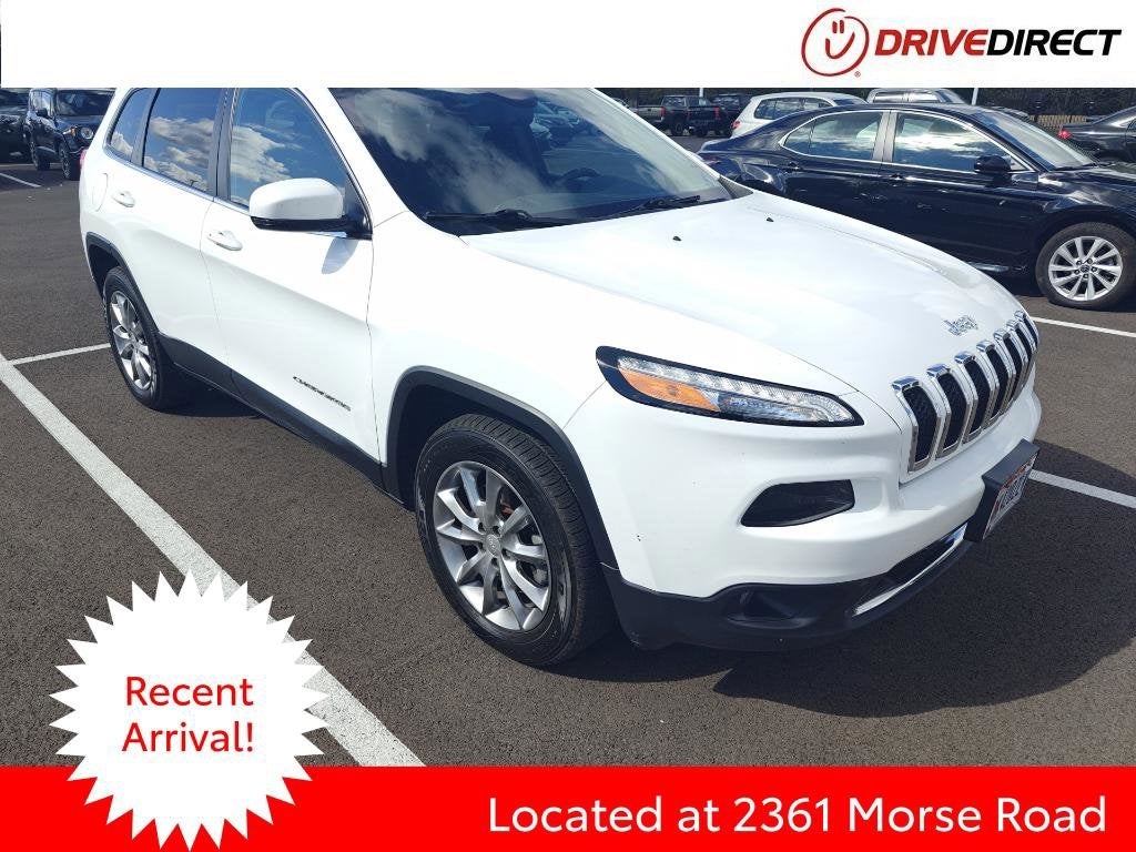 2018 Jeep Cherokee Limited in Bright White Clearcoat — front three-quarter view