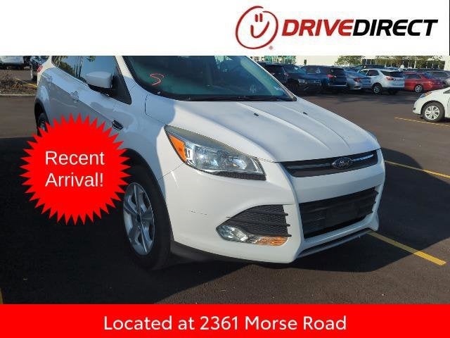 2016 Ford Escape SE in Oxford White — front three-quarter view