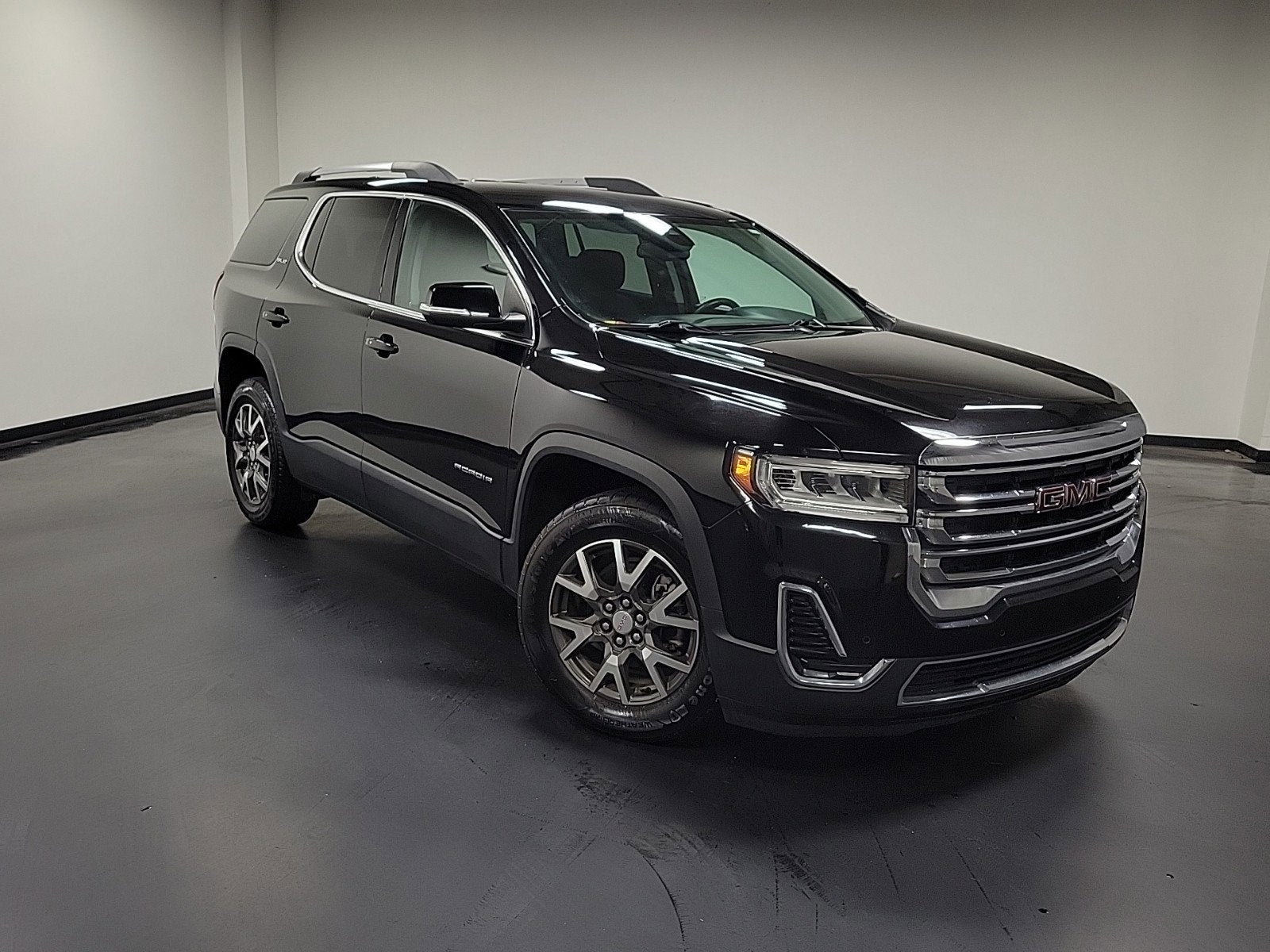 2021 GMC Acadia SLE in Ebony Twilight Metallic — front three-quarter view