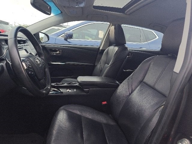 2016 Toyota Avalon — detail view