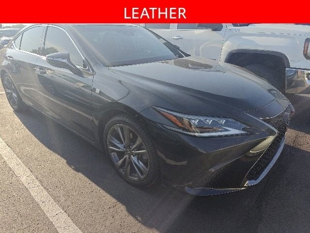 2019 Lexus ES — interior view
