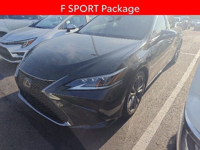 2019 Lexus ES — detail view