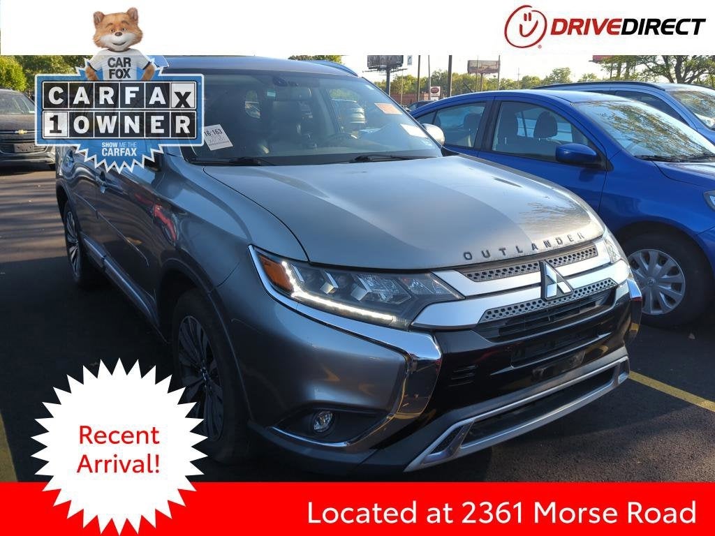 2019 Mitsubishi Outlander SEL in Mercury Gray Metallic — front three-quarter view