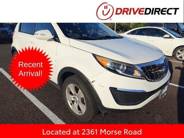 2013 Kia Sportage LX in Clear White — front three-quarter view