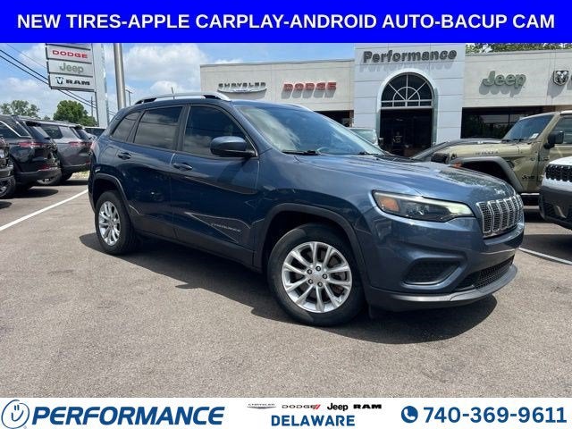 2020 Jeep Cherokee Latitude in Slate Blue Pearlcoat — front three-quarter view