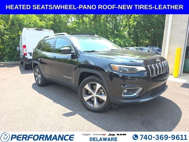 2021 Jeep Cherokee Limited in Diamond Black Crystal Pearlcoat — front three-quarter view