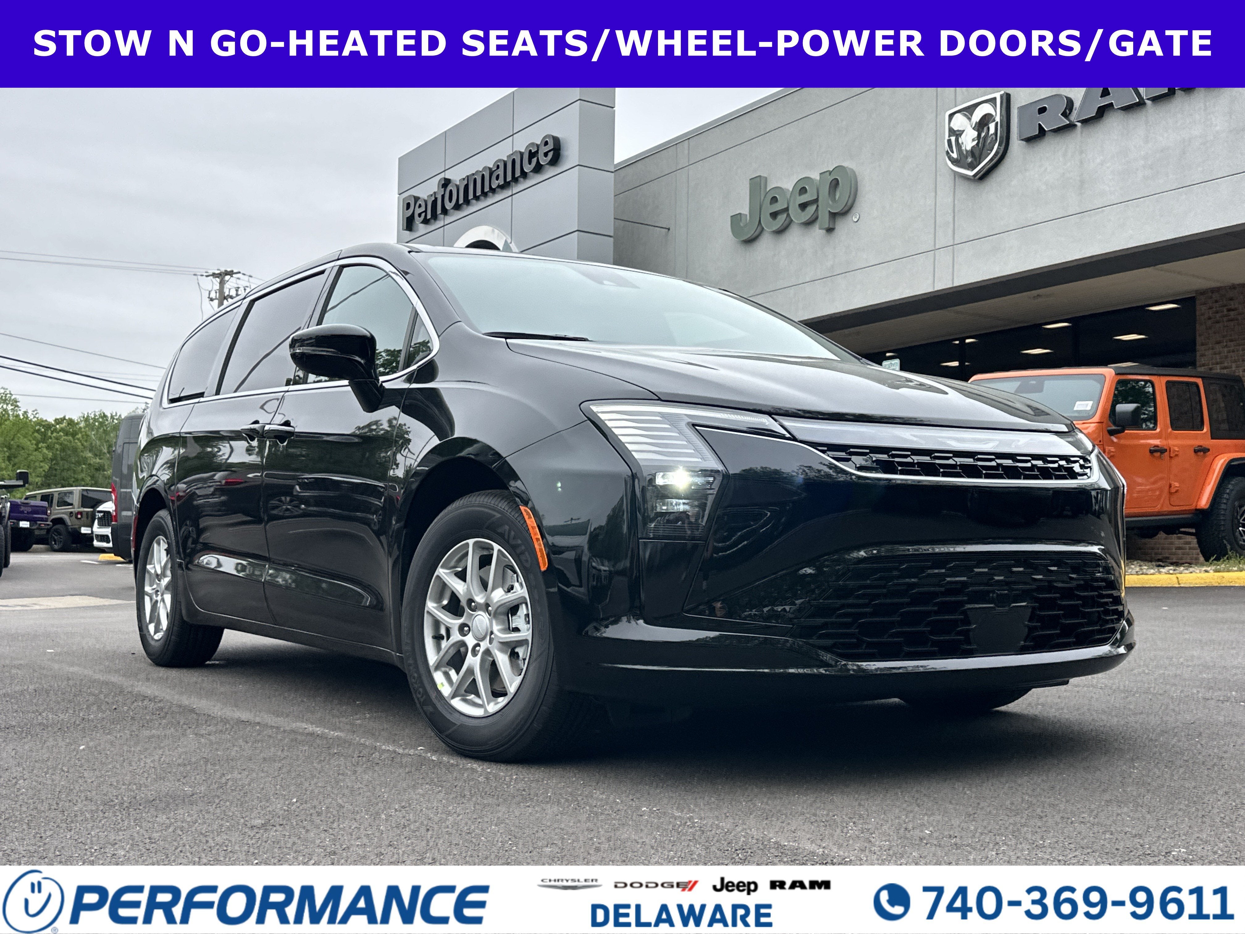 2027 Chrysler Pacifica Select in Diamond Black Crystal Pearlcoat — front three-quarter view