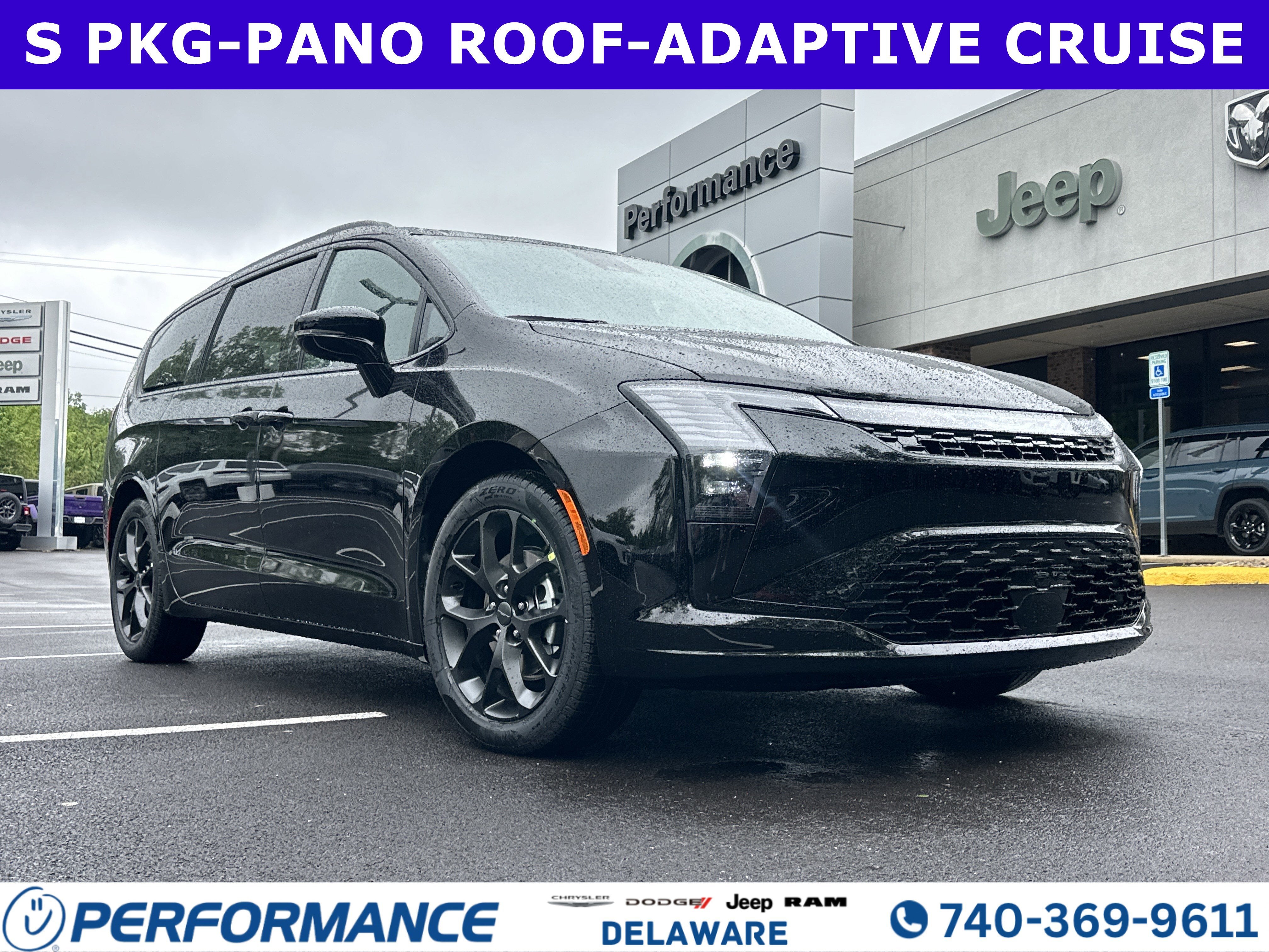 2027 Chrysler Pacifica Limited in Diamond Black Crystal Pearlcoat — front three-quarter view