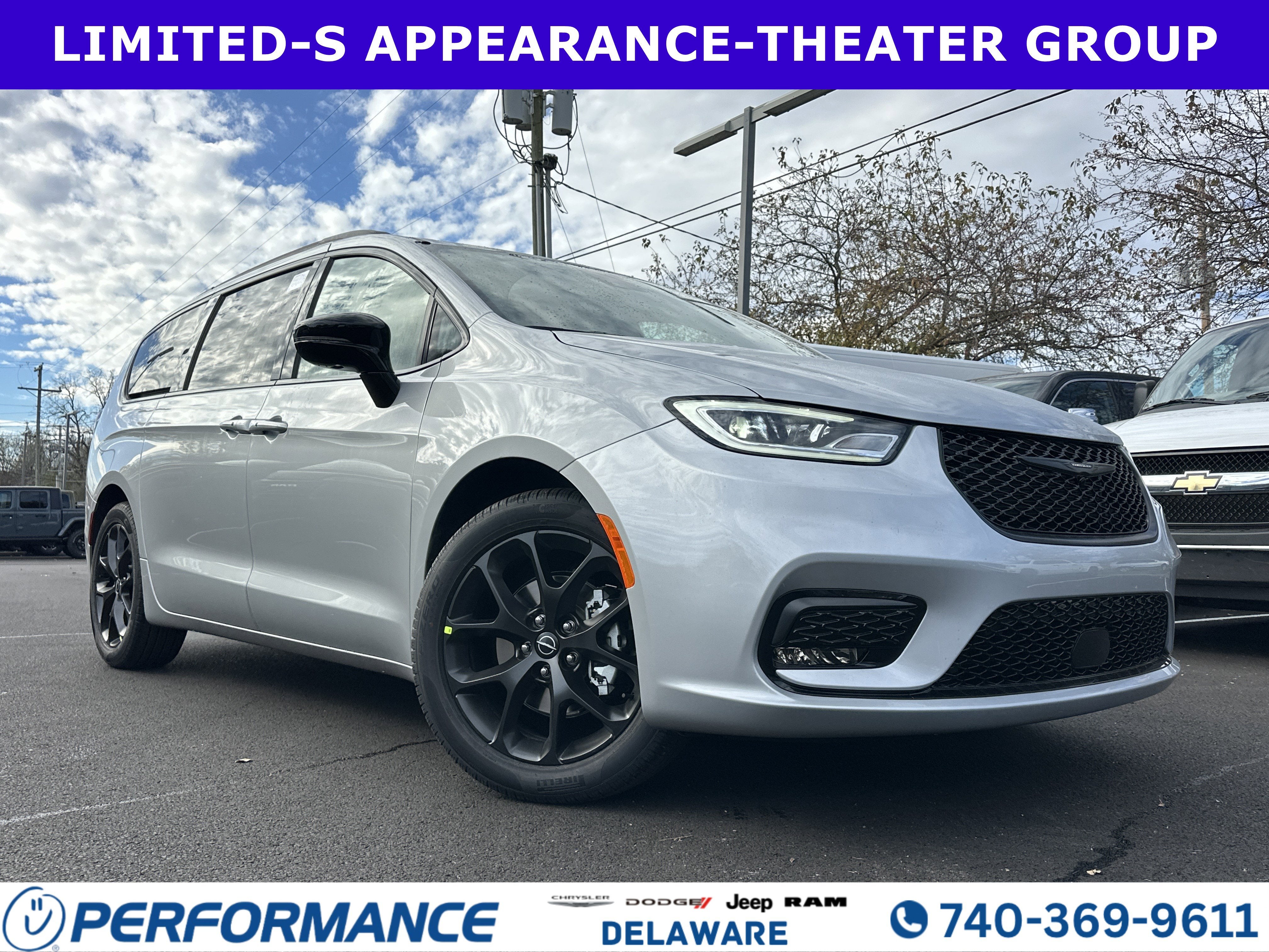 2026 Chrysler Pacifica Limited in Silver Mist Clearcoat — front three-quarter view