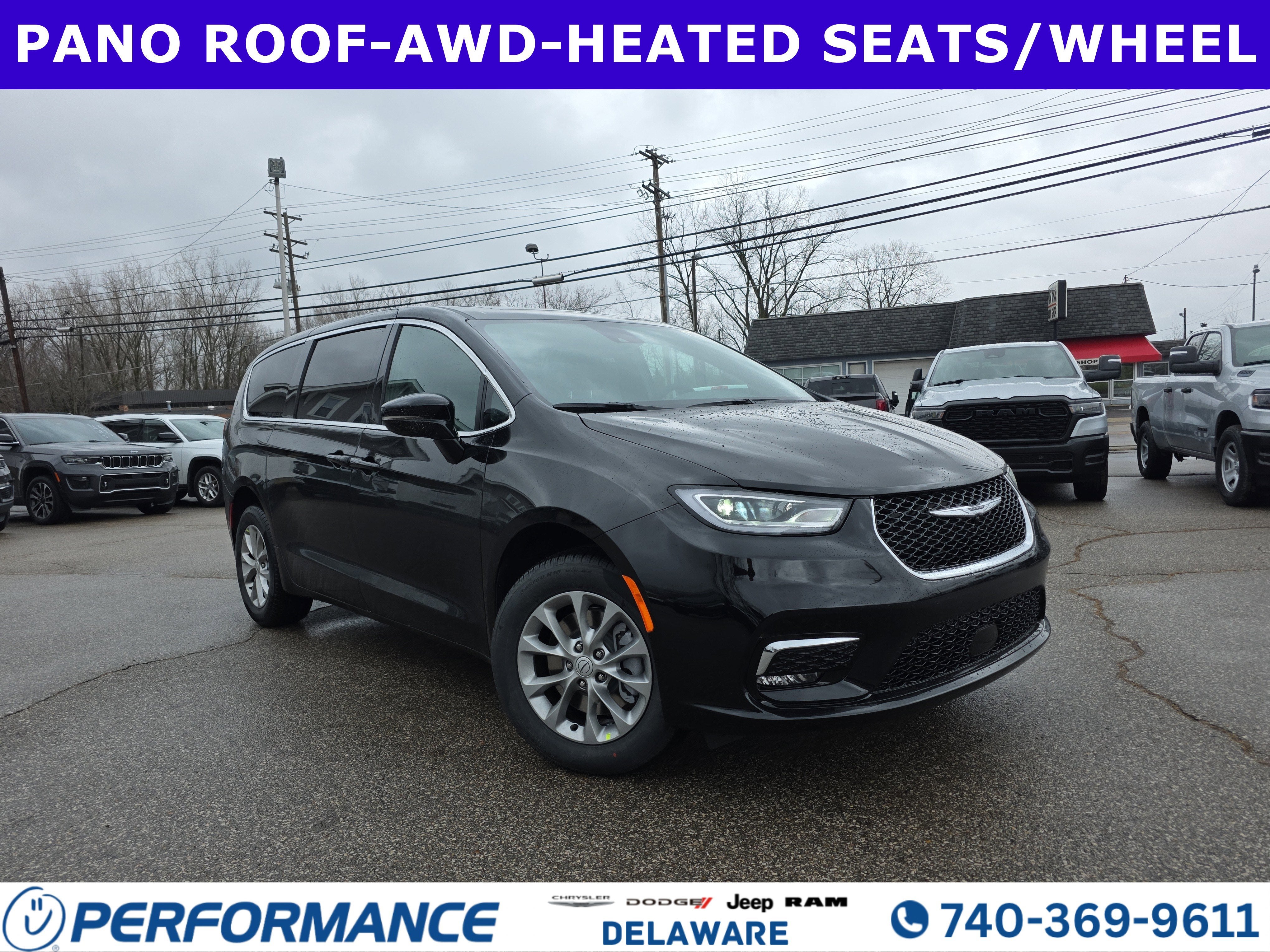 2026 Chrysler Pacifica Select in Diamond Black Crystal Pearlcoat — front three-quarter view