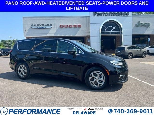 2024 Chrysler Pacifica Limited in Diamond Black Crystal Pearlcoat — front three-quarter view