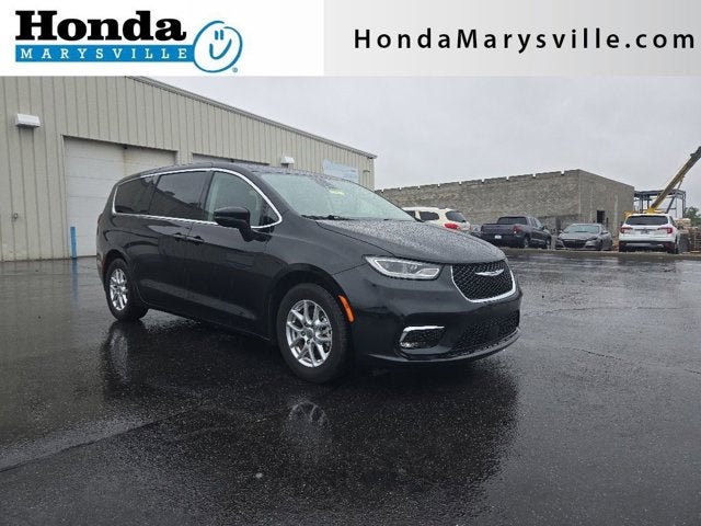 2023 Chrysler Pacifica Touring L in Brilliant Black Crystal Pearlcoat — front three-quarter view