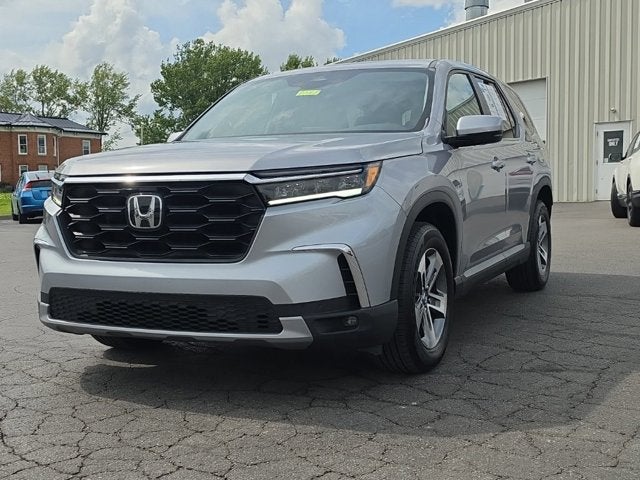 2025 Honda Pilot — rear three-quarter view