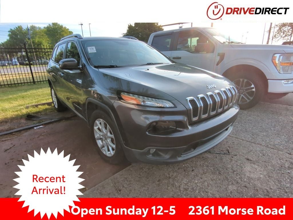 2017 Jeep Cherokee Latitude in Granite Crystal Metallic Clearcoat — front three-quarter view