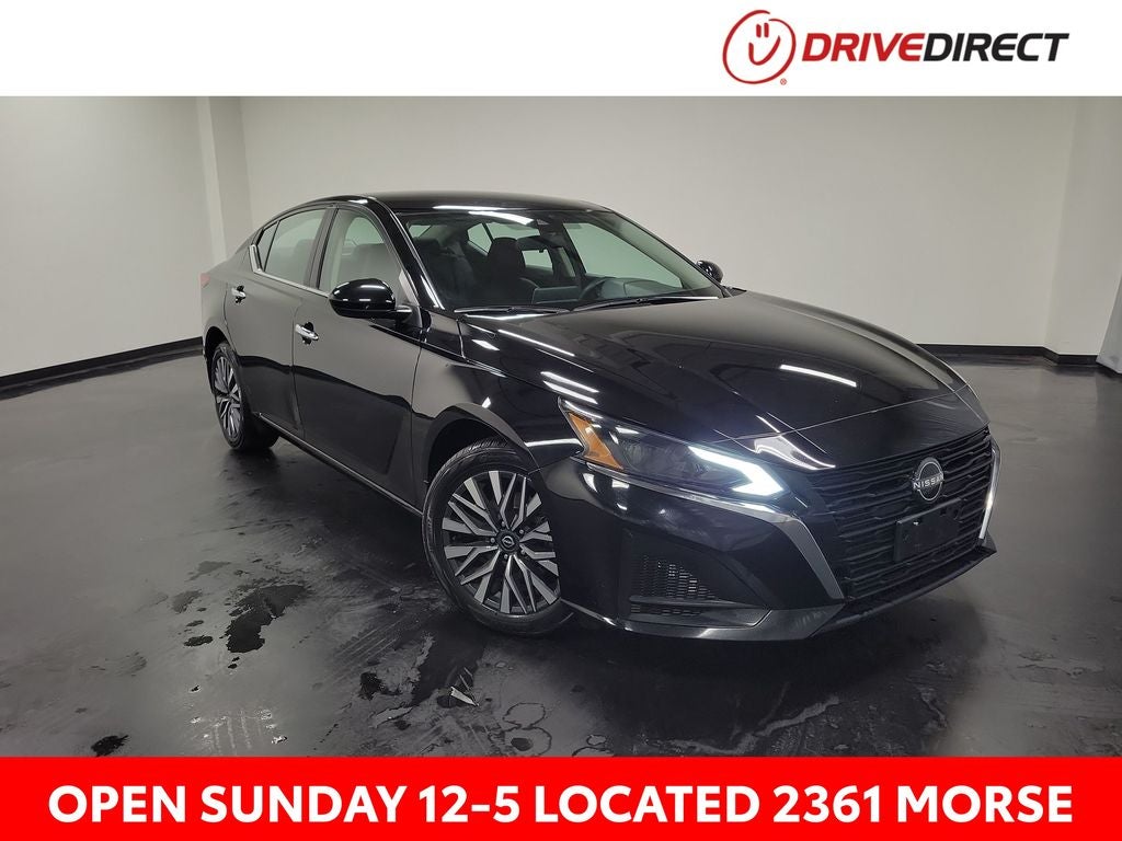 2023 Nissan Altima 2.5 SV in Super Black Clearcoat — front three-quarter view