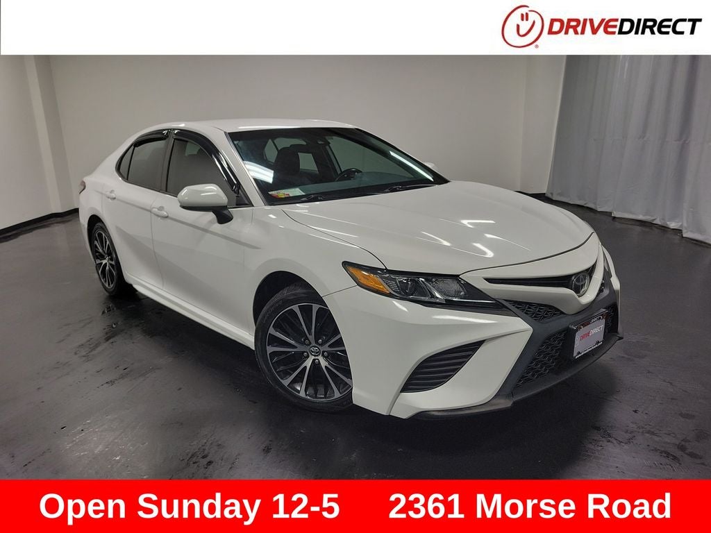 2019 Toyota Camry SE in Super White — front three-quarter view