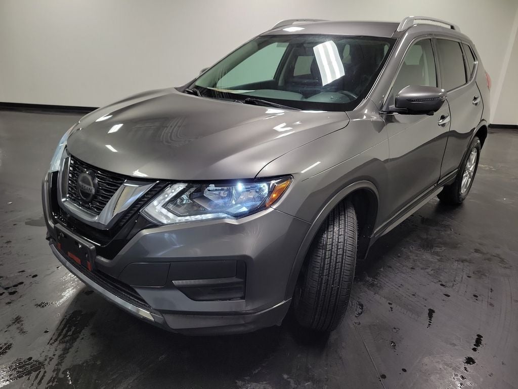 2018 Nissan Rogue — detail view