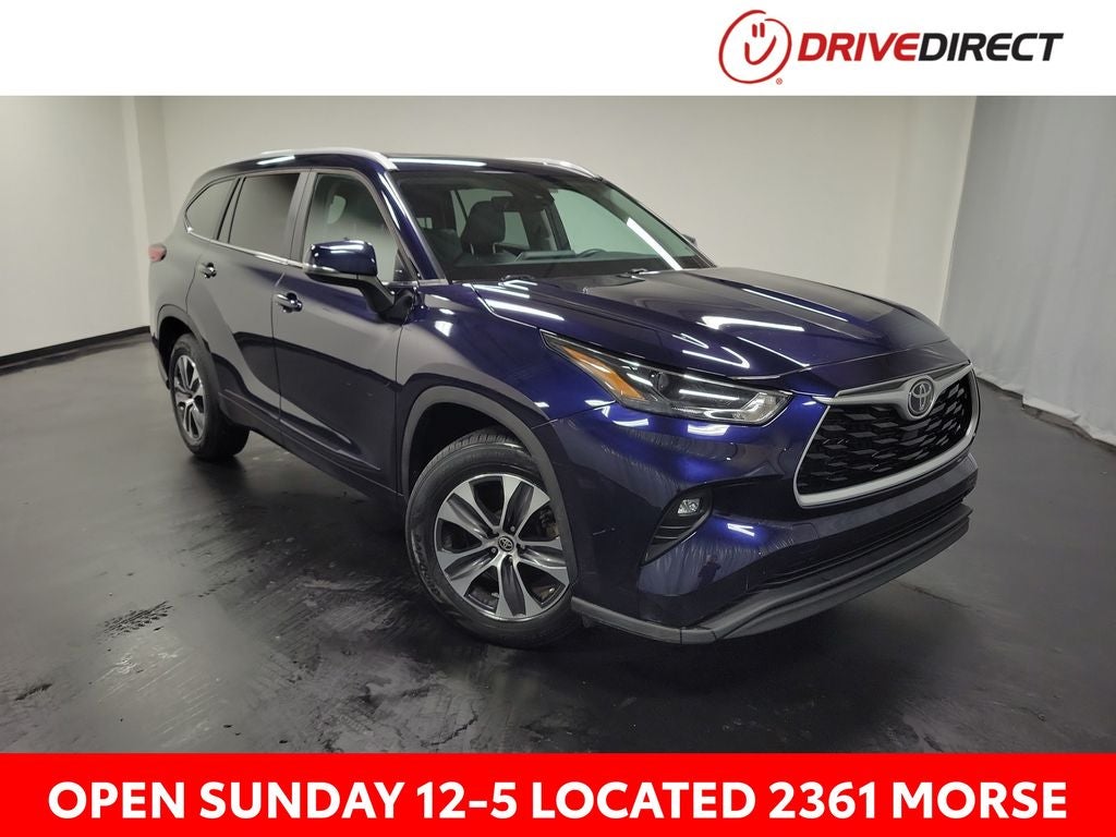 2023 Toyota Highlander XLE in Gray — front three-quarter view