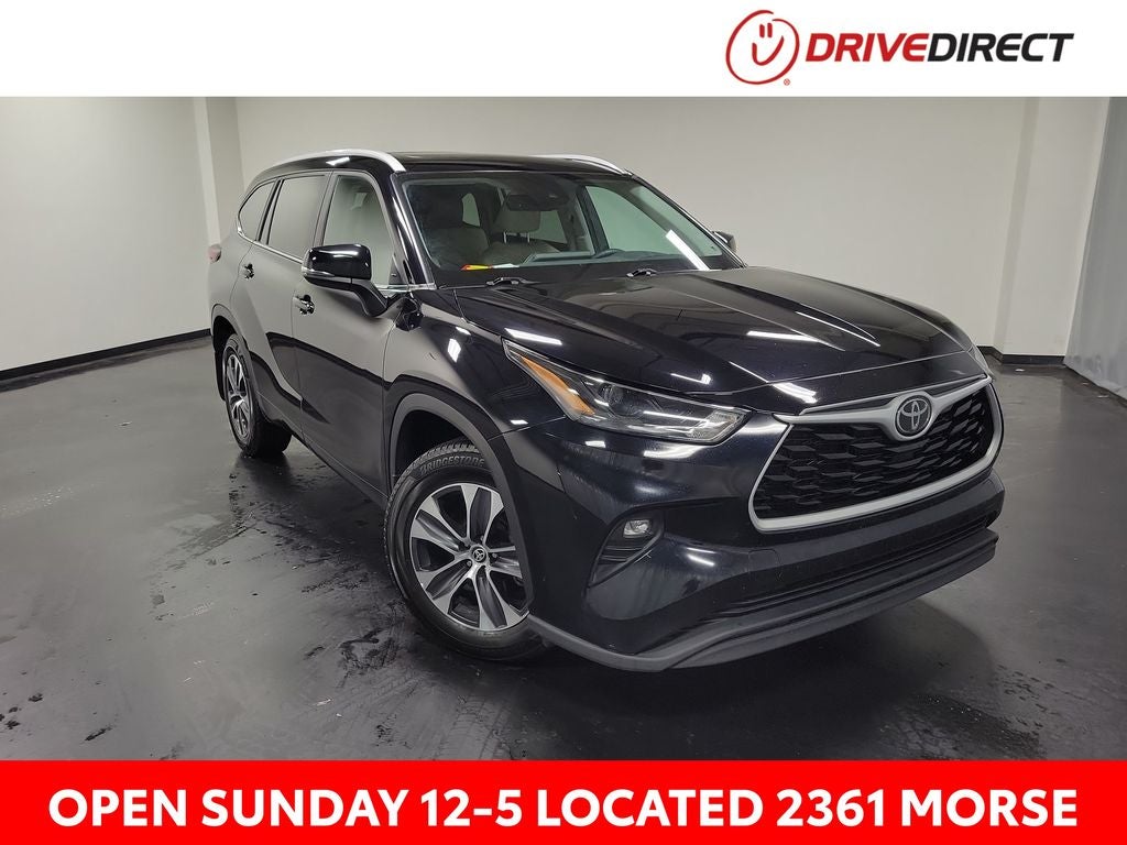 2024 Toyota Highlander XLE in Midnight Black Metallic — front three-quarter view