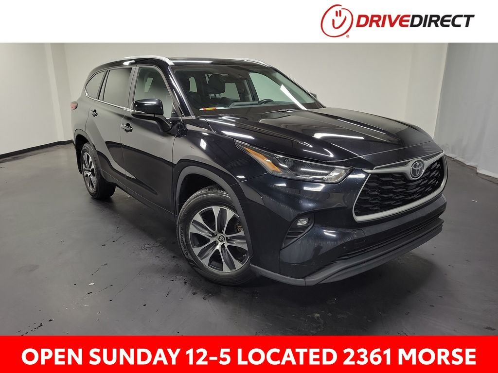 2023 Toyota Highlander XLE in Midnight Black Metallic — front three-quarter view