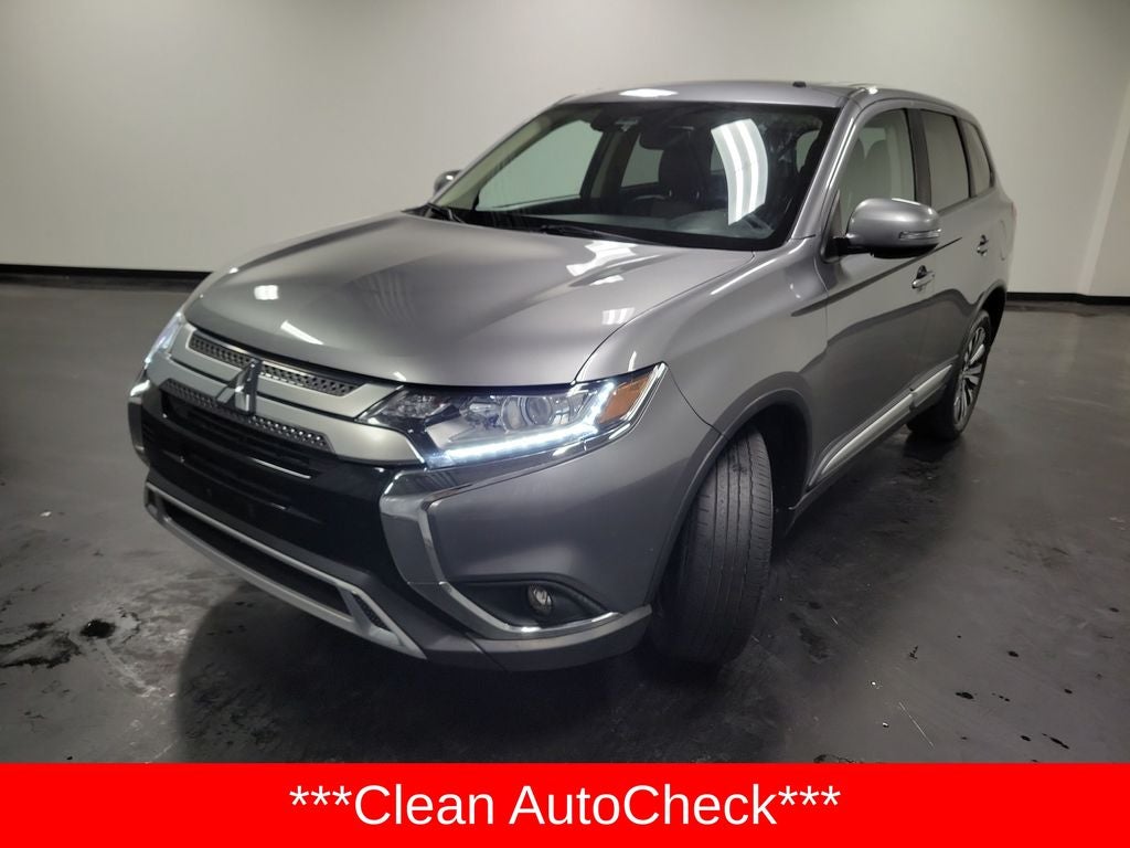 2020 Mitsubishi Outlander — detail view